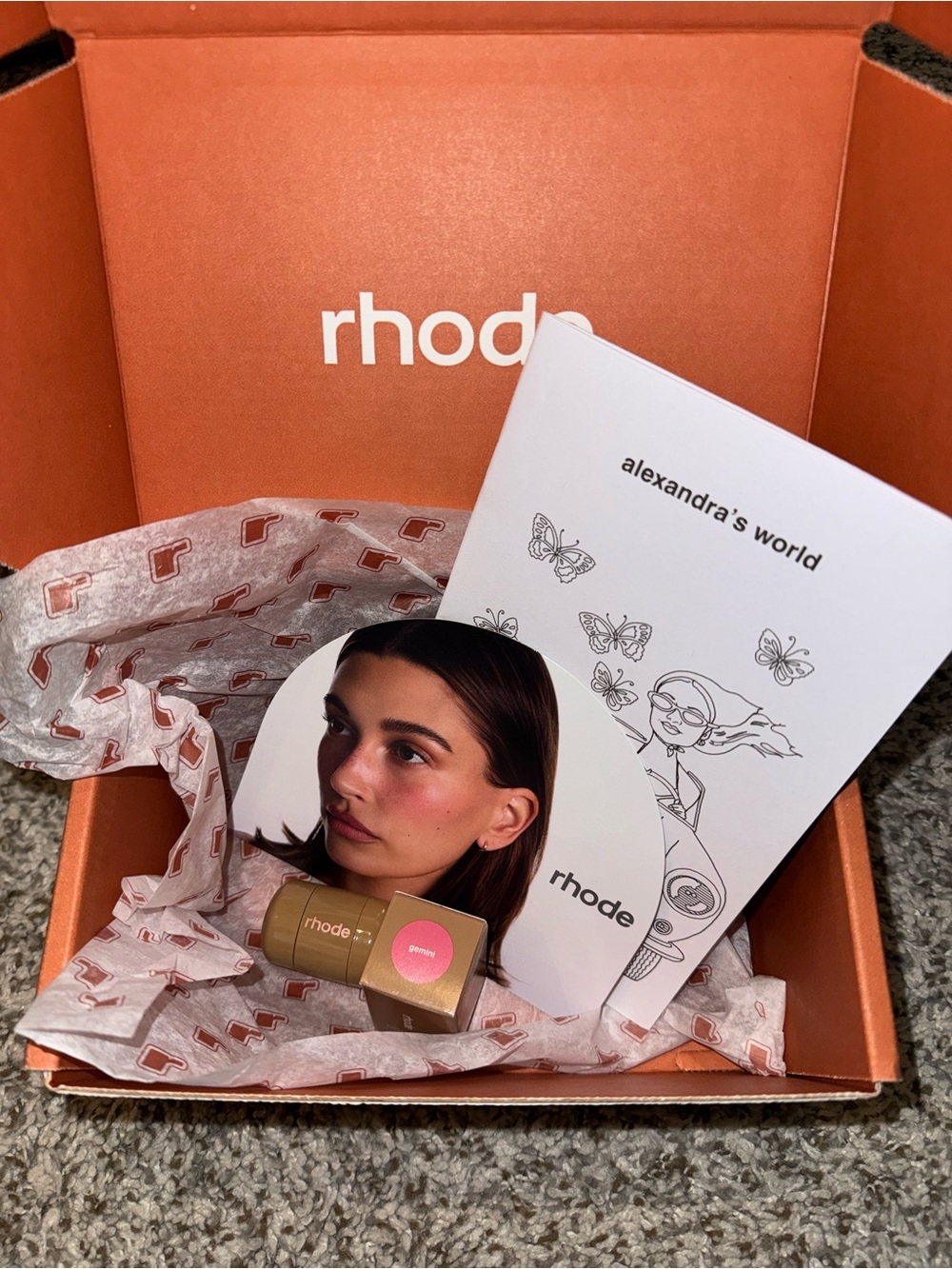 RHODE X ALEXANDRA LECLERC Pocket Pearl in the shade Gemini.